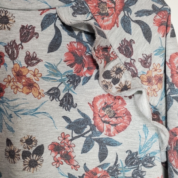 Signature Studio gray floral lightweight ruffled long sleeve sweatshirt small - Picture 7 of 14